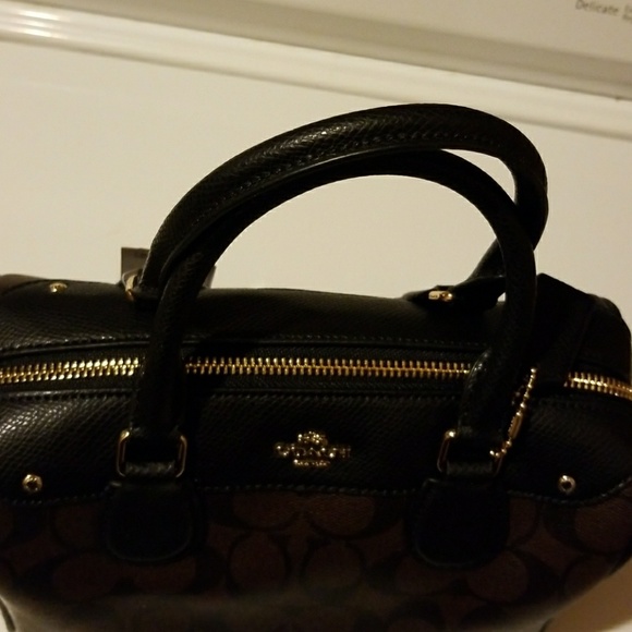 Signature Satchel - Picture 5 of 7